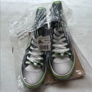 Black and White Athletic Shoes with Minimalist Design